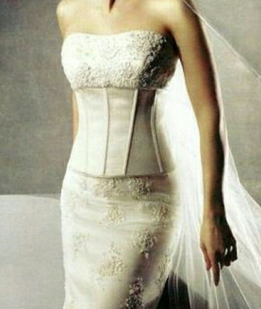 
erinshampton
Updated Mar 29
Oleg Cassini 2 piece wedding dress