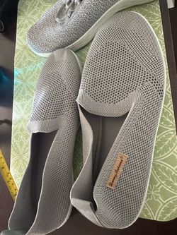 Women’s flats like new!!