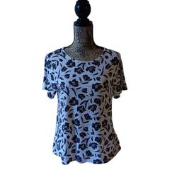 Old Navy woman's black/white floral print short-sleeve top size M 