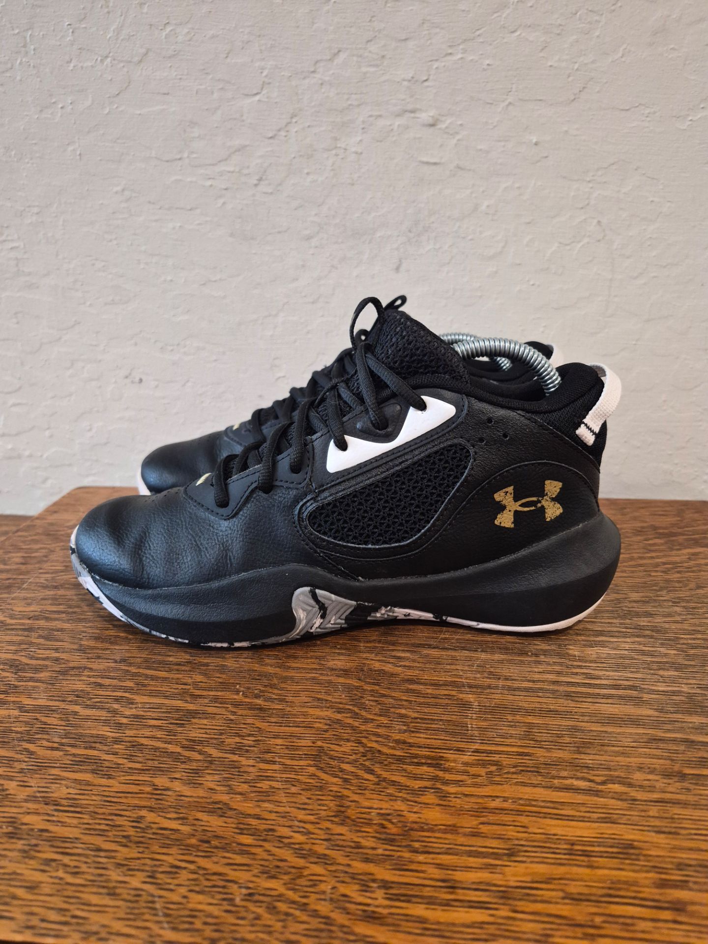 Under Armour Lockdown 6 Athletic Basketball Shoes Boy's Size 7Y