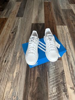 Women Adidas Sneakers (Size 8)