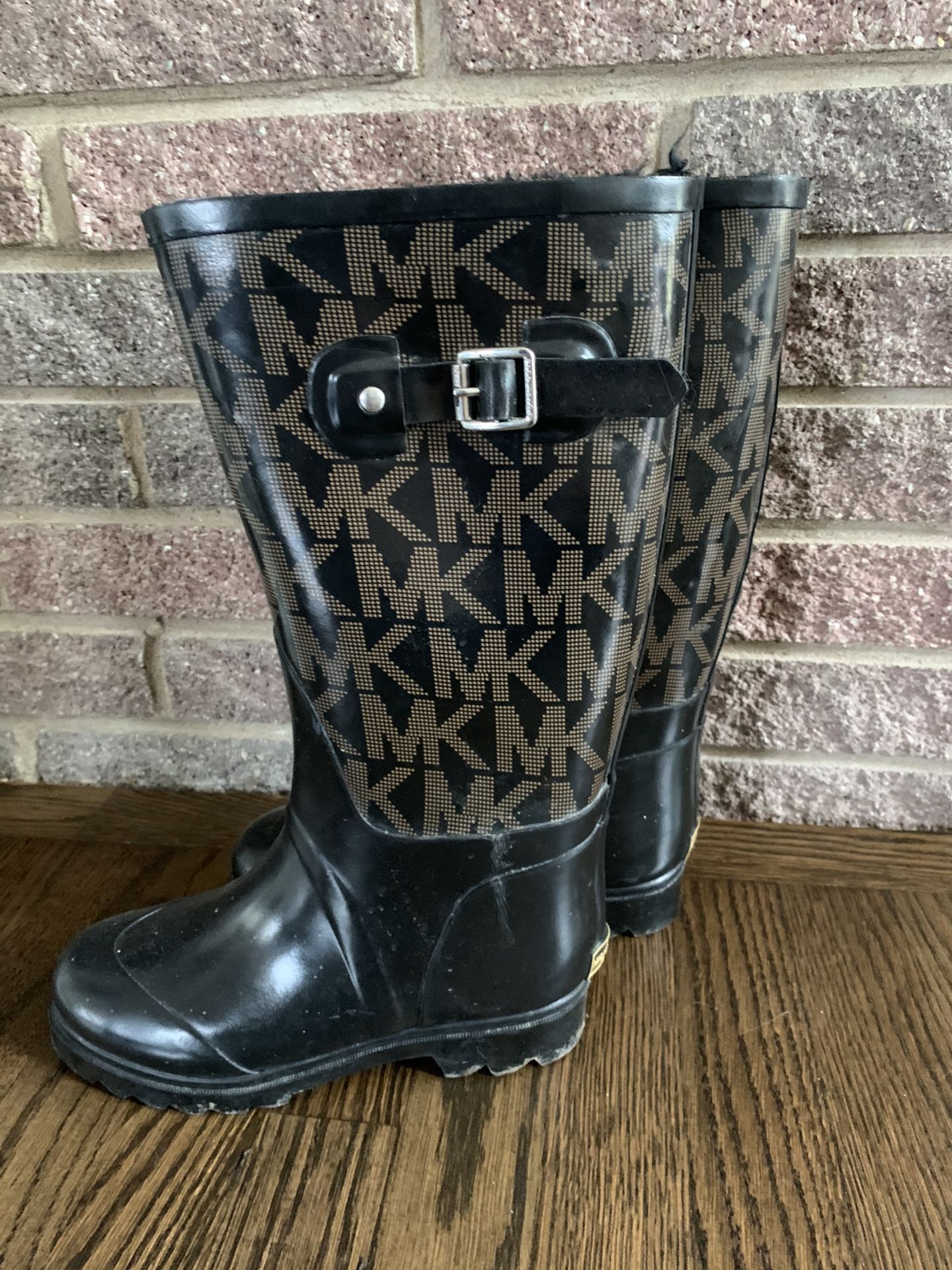 Warm rain boots Michael Kors size 6