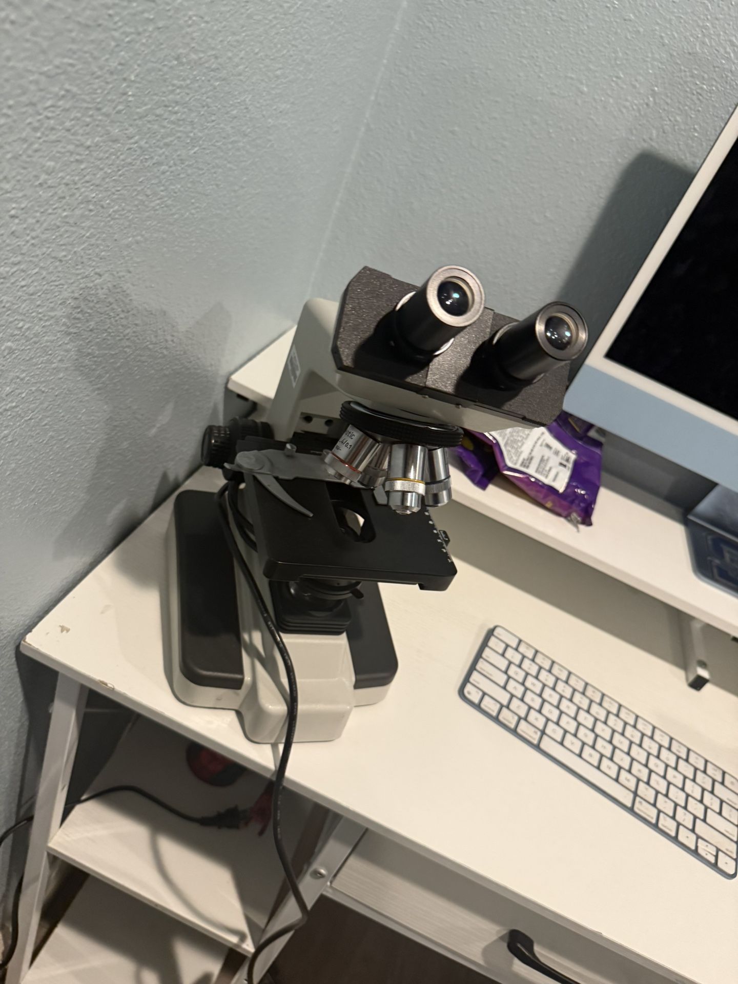 Microscope
