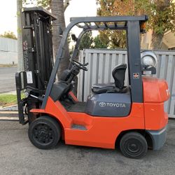 Toyota Forklift 7FGCU25 5000 LB CAP Low Hours 