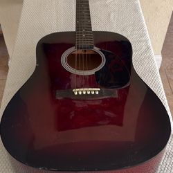 Guitar, needs new strings and a little TLC, nothing wrong with it, more 👇