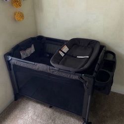 4-in-1 Pack & Play Bassinet Toddler Daybed With Added Mattress 