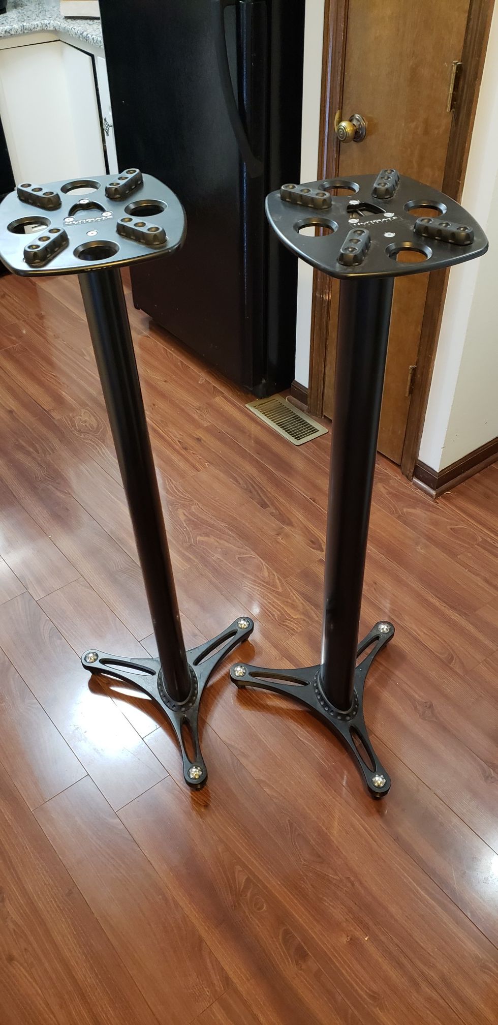 ULTIMATE SUPPORT - 45" Pro Audio Speaker Stands (Barely Used)