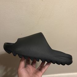 Yeezy slides onyx size 9 worn twice