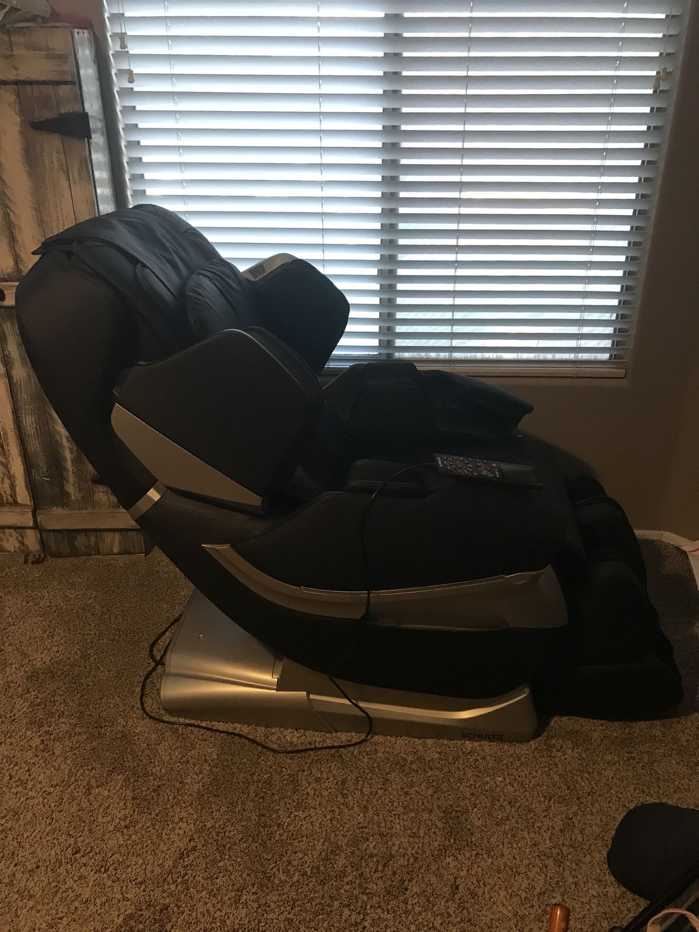 SCHULTZ ZYCRAPULSE MASSAGE CHAIR for Sale in Litchfield Park AZ