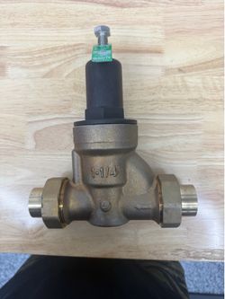 Watts pressure regulator