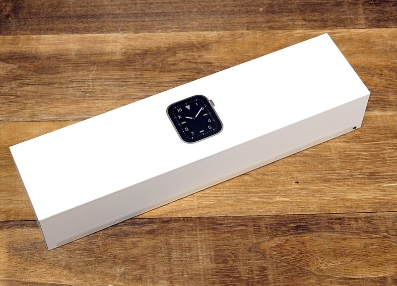 BRAND NEW APPLE WATCH SERIES 5 44 mm (NEVER OPENED)