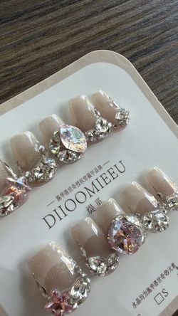 Luxury nude-gradient press-on nail