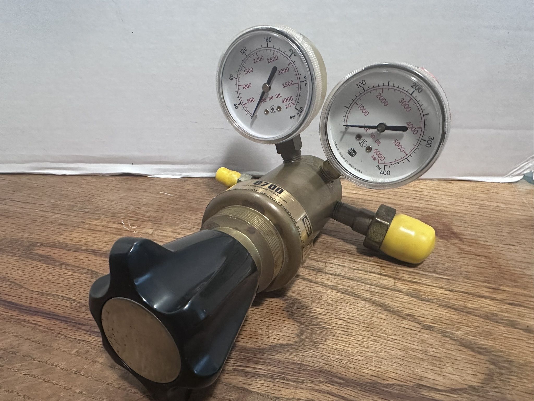 Harris 8(contact info removed)-680 Ar, He, Nitrogen Ultra High Delivery Pressure Regulator