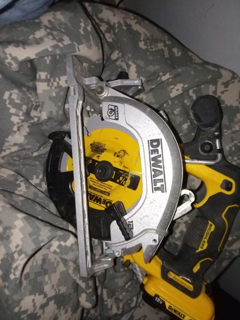 Brushless DeWalt Circular Saw