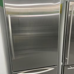 36” in wide 82 height kitchen aid use like new perfect working 