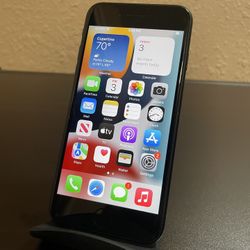 Apple iPhone SE (2020) - 64 GB - Black (Unlocked)