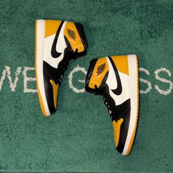 Air Jordan 1 Retro High OG 'Yellow Toe'