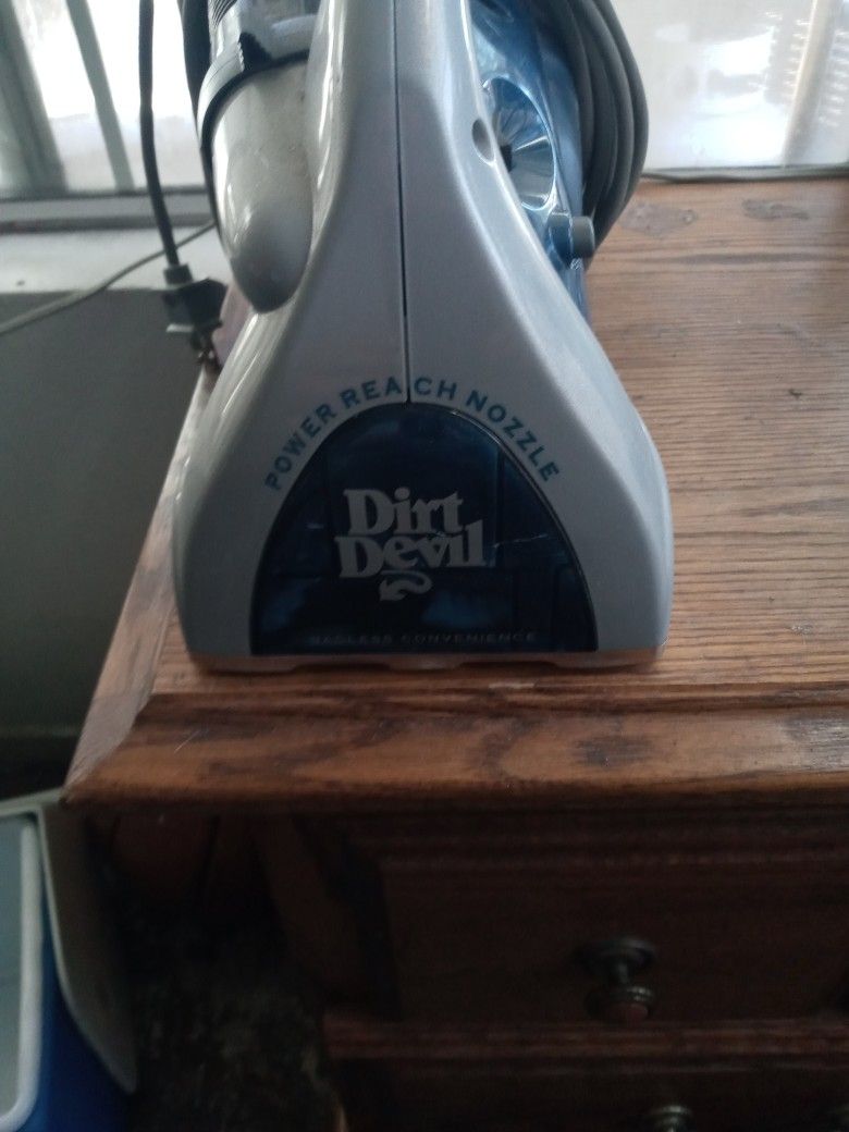 Dirt Devil Power Reach Bag Less Vacuum 