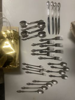 24 Piece Oneida Flatware