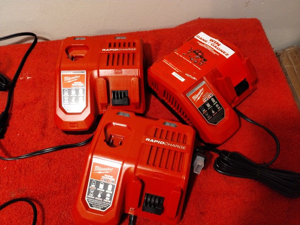 M18 MILWAUKEE Rapid Charger $55 EACH ONE CADA Uno