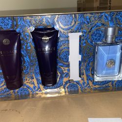Versace Pour Homme fragrance gift set. (Perfume)