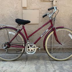 Free Spirit Brittany Road Touring Bike Shimano Components 10 Speed Lightweight  Frame and Fork: free spirit Drivetrain: Shimano light action Saddle / 