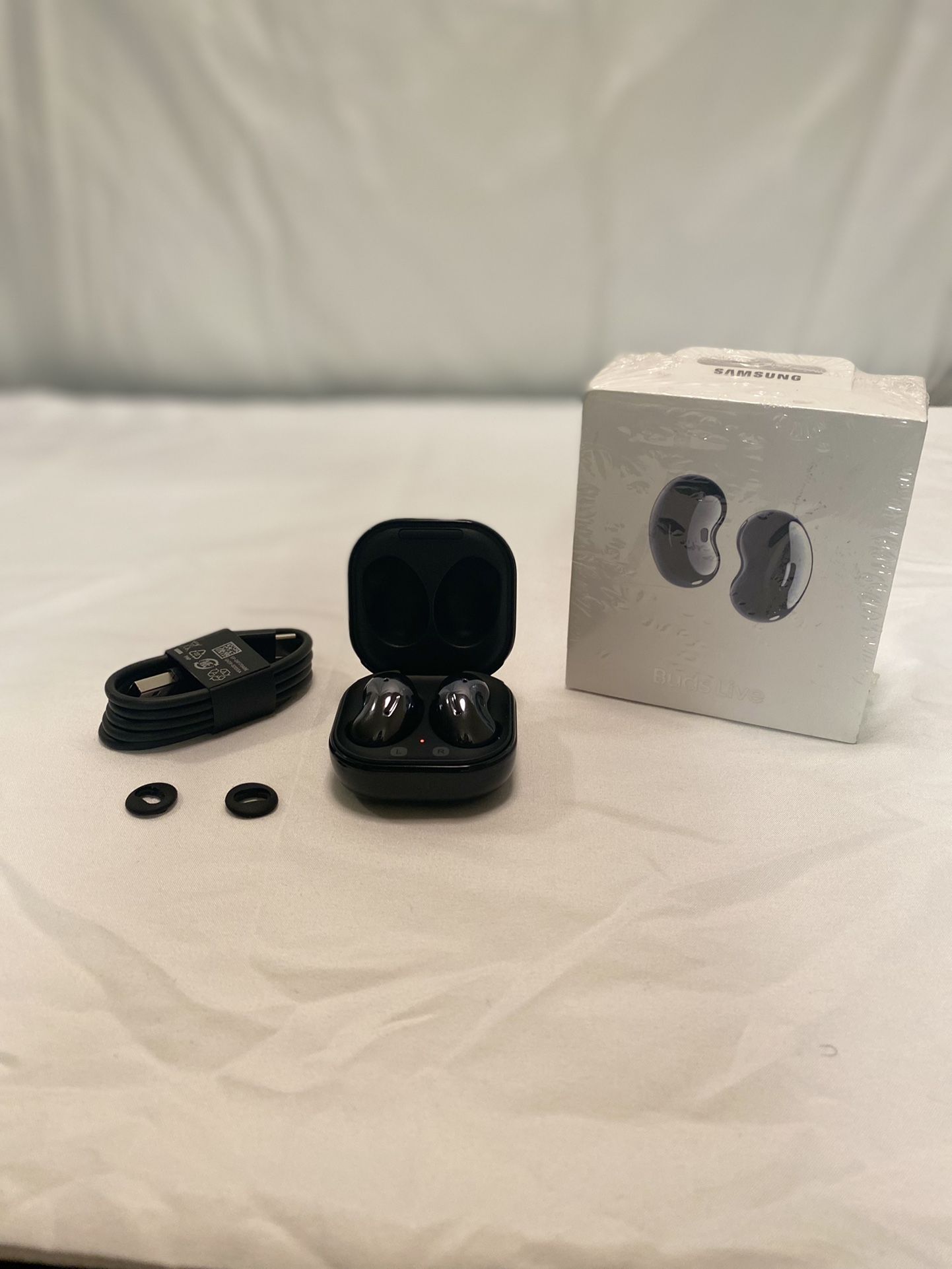 Samsung SM-Galaxy Buds Live True Wireless Earbud Headphones – Black – Refurbished 