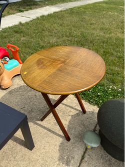 Small circle wooden table