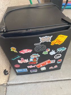 Sunbeam 1.7cu ft mini fridge