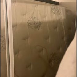 Simmons beauty sleep Queen with box spring