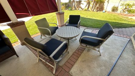 Outdoor Patio Furniture Set with Table
