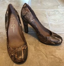 Snake skin pattern brown classic career heels  sz 7 NEW