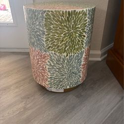 Beautiful decorative cylindrical table in Great Condition