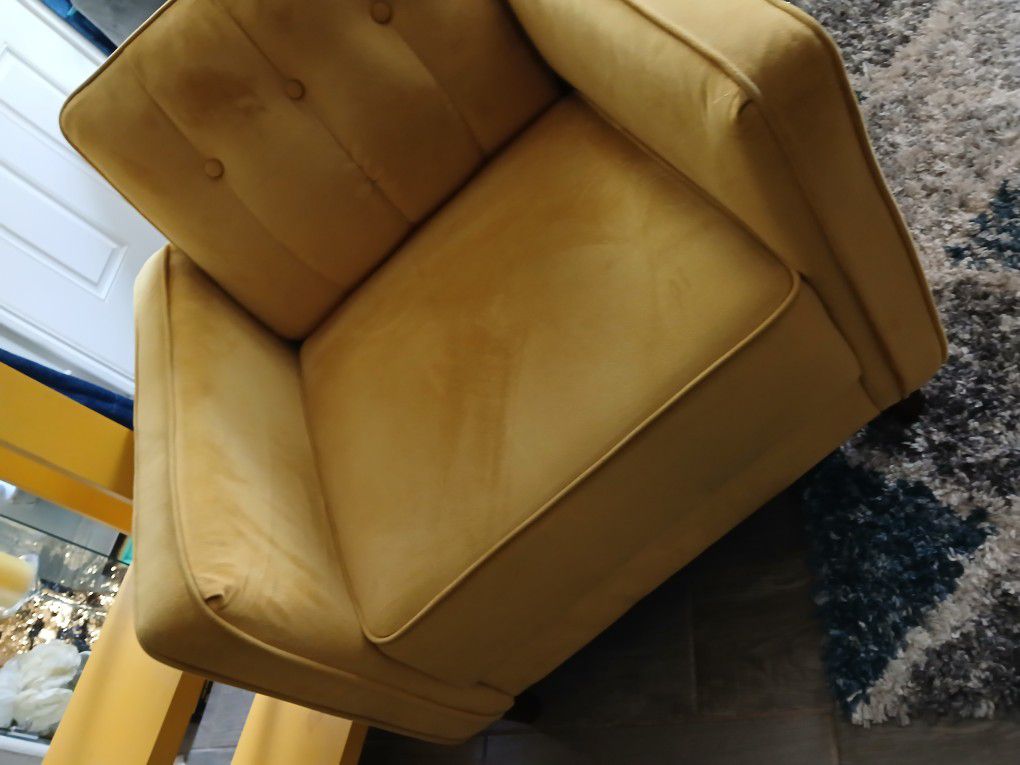 sofá amarillo como nuevo limpio 