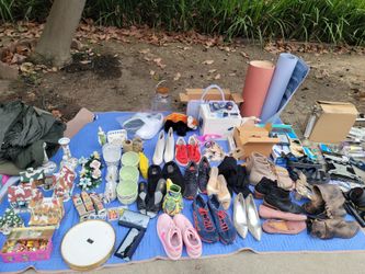Multi family garage sale todayv3vvevewm