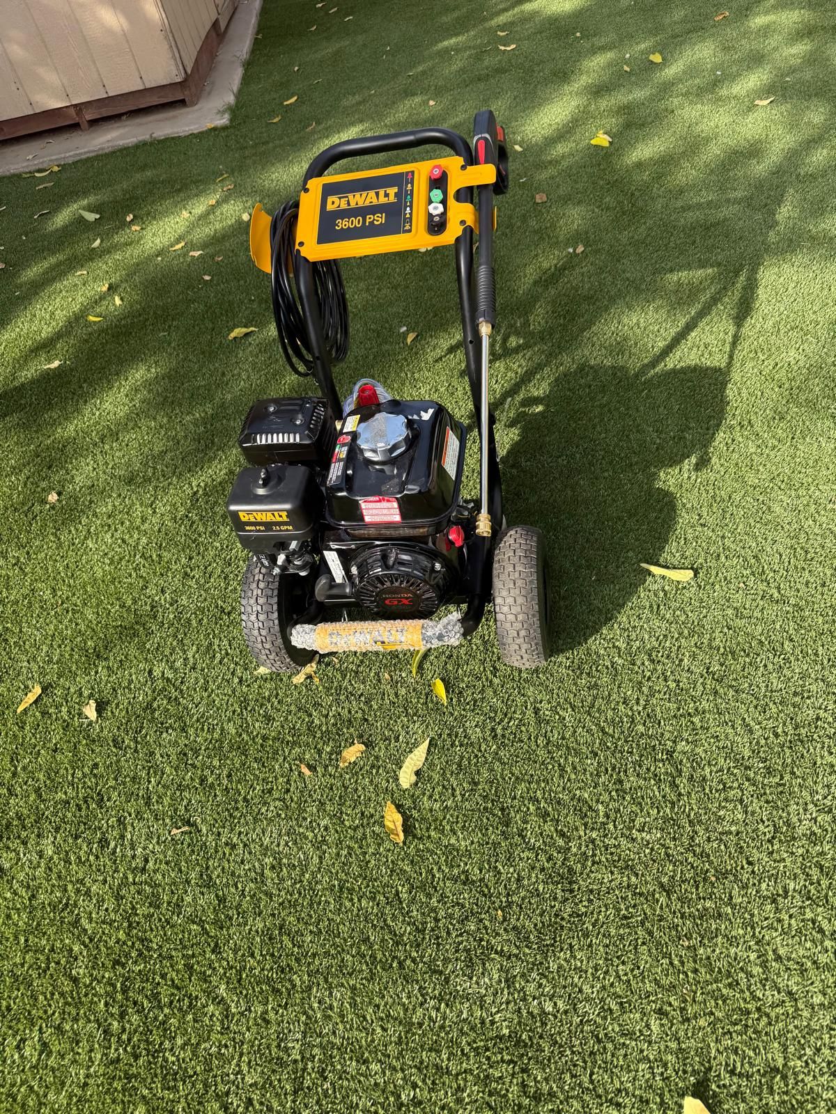 Dewalt by Honda pressure washer costumer return to Home Depot as is like new
