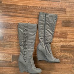 Worthington Y’all Gray Suede Boot With Beautiful Side Ruffle, Women Size 8.5