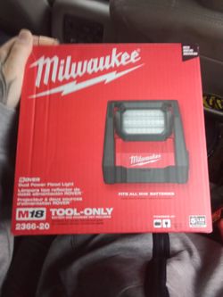 Milwaukee Rover Dual Power Flood Light
