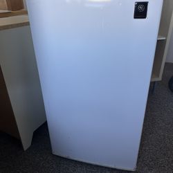 Small GE Refrigerator 