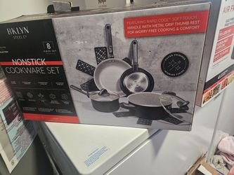 Pots and pans set