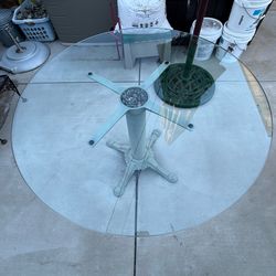 42” ROUND GLASS TOP PATIO TABLE WITH ALUMINUM PEDESTAL, 28.5” HIGH