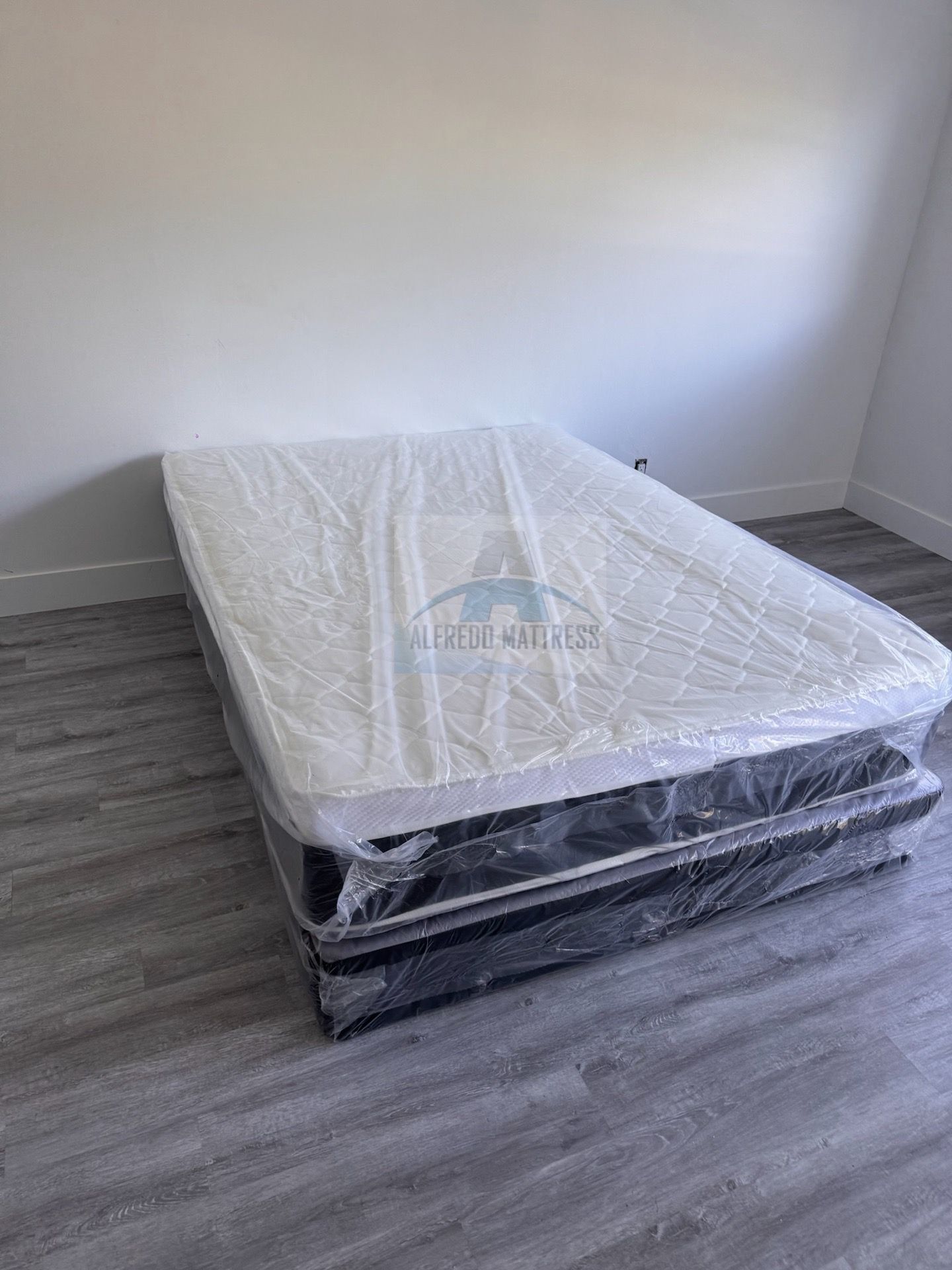 Queen mattress pillow top set with box spring (2pc - new)