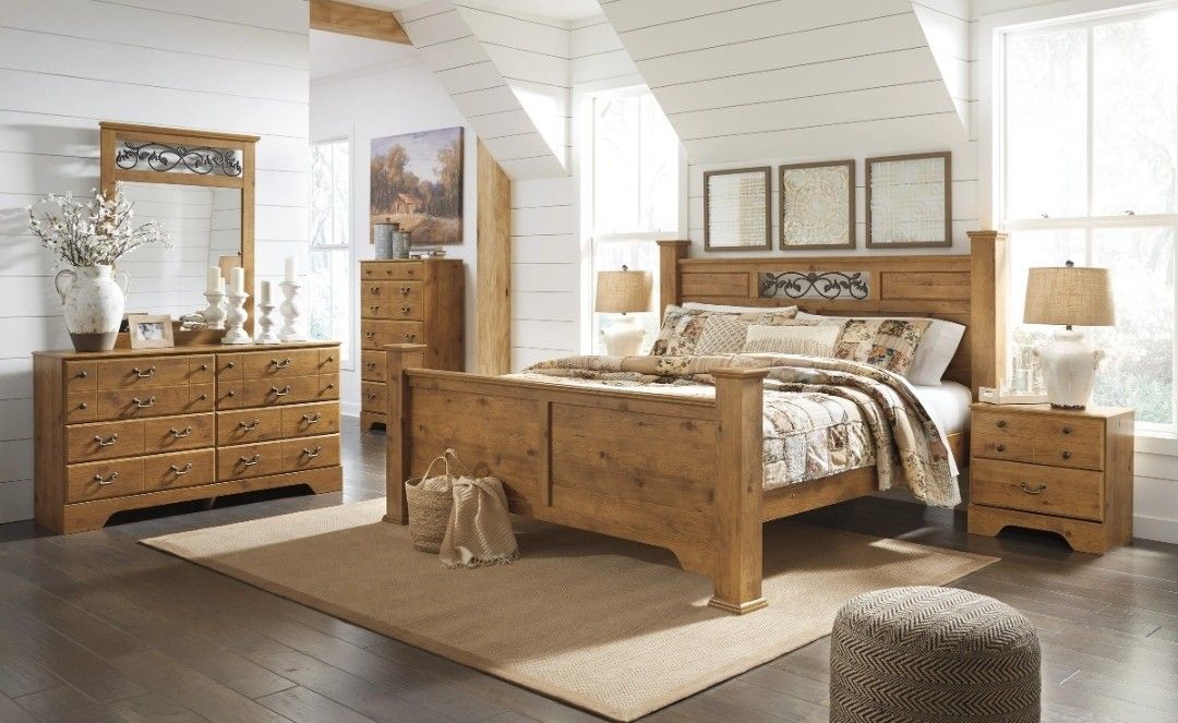 Bittersweet Light Brown Poster Bedroom Set

