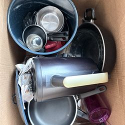 Pots/pans/cups 