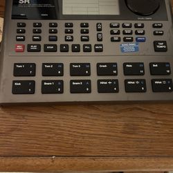 ALESIS SR18 Drum Machine