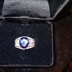 Blue Sapphire.
Ring. By Jay King