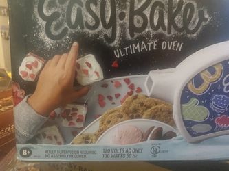 Easy-Bake Ultimate Oven Creative Baking Toy