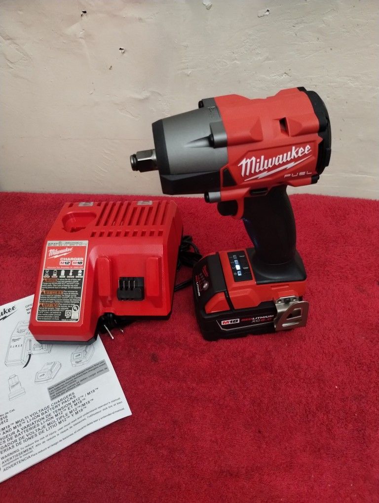 1/2 M18 Milwaukee Fuel Mid Torque Impact Wrench Kit $$300 Fijo