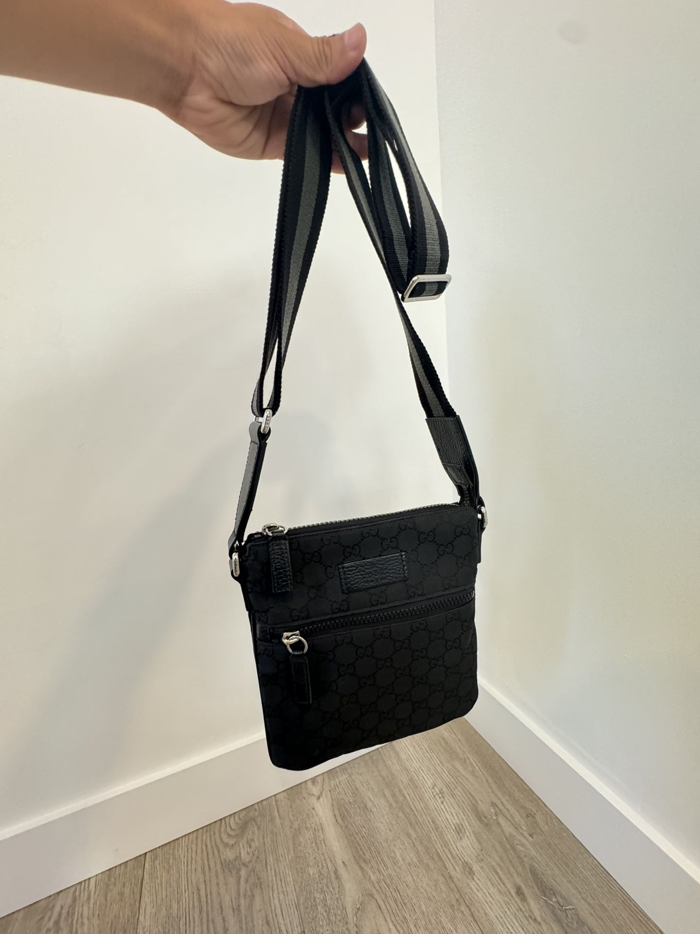 Gucci Messenger Bag”