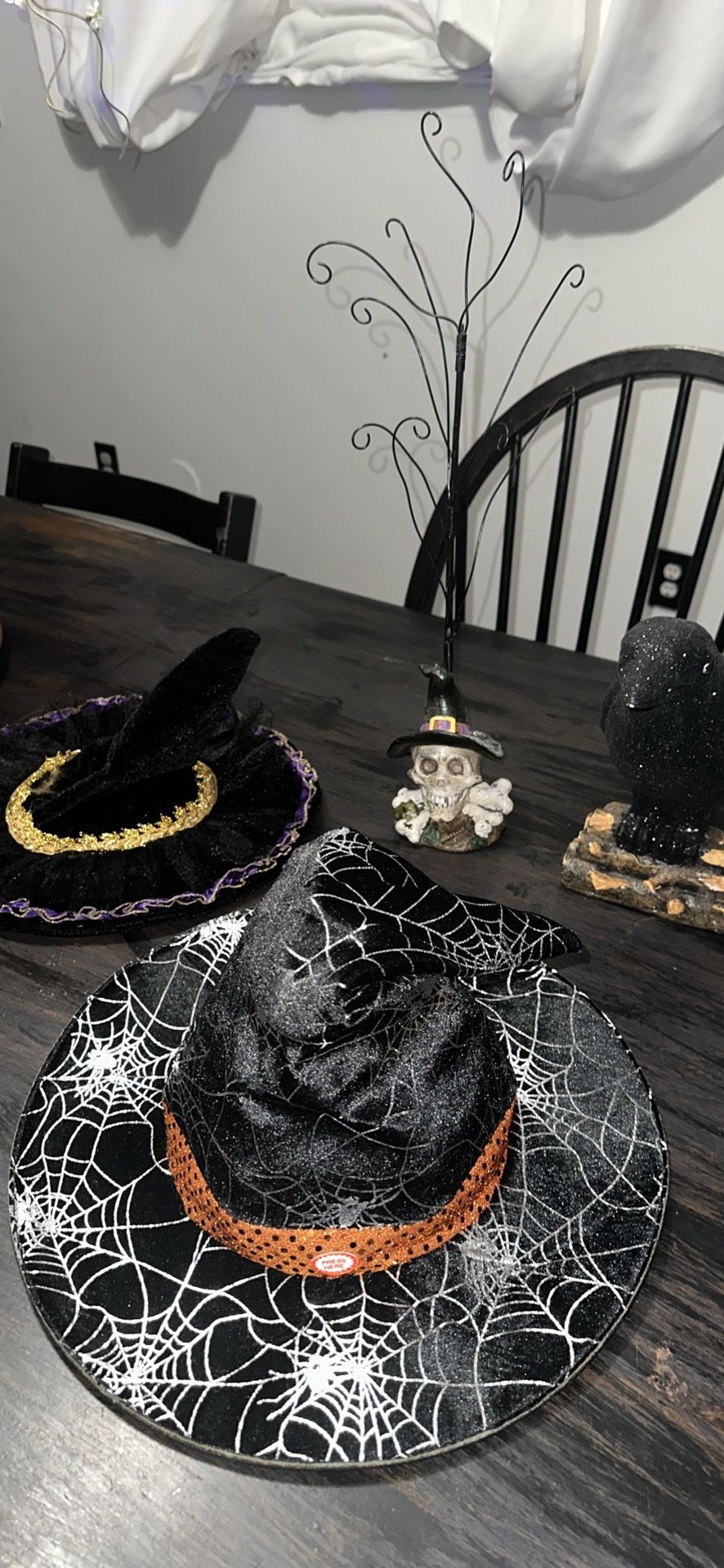 Halloween Decor & Hats